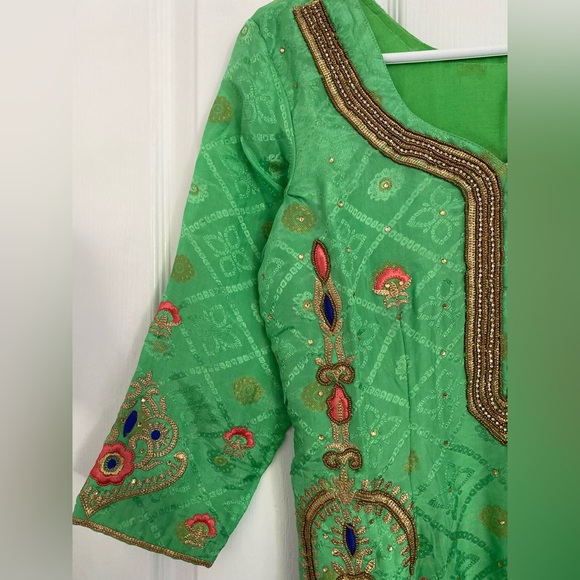 Salwar Kameez 2 for 1 DEAL! 2 Kameez + 1 matching Salwar. - Picture 8 of 9